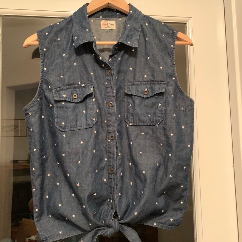 Sleeveless blouse